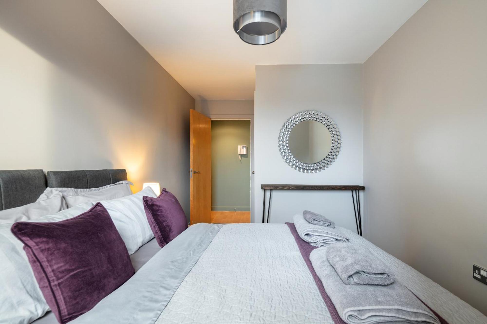 Excel, O2, Canary Wharf, London City Airport - Free Parking Exteriör bild